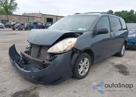 2010 Toyota Sienna Le z USA, uszkodzony, nr VIN 5TDKK4CC6AS298083